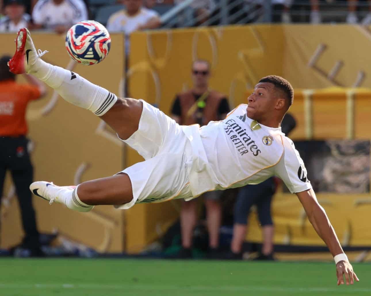 Mbappé yigaragaje mu buryo budasanzwe Real Madrid itsinda Borussia Dortmund 3-2