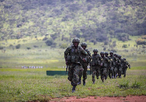 itangazo ku bifuza kwinjira mu ngabo z’ U RWANDA ku rwego rw’abasikirikare bato n’urwabagize umutwe w’inkeragutabara