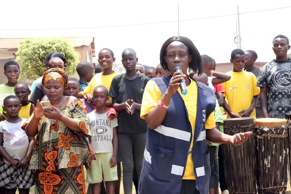 Umwana wishyimye mu muryango utekanye, intego za Hello Kids Ihumure Club