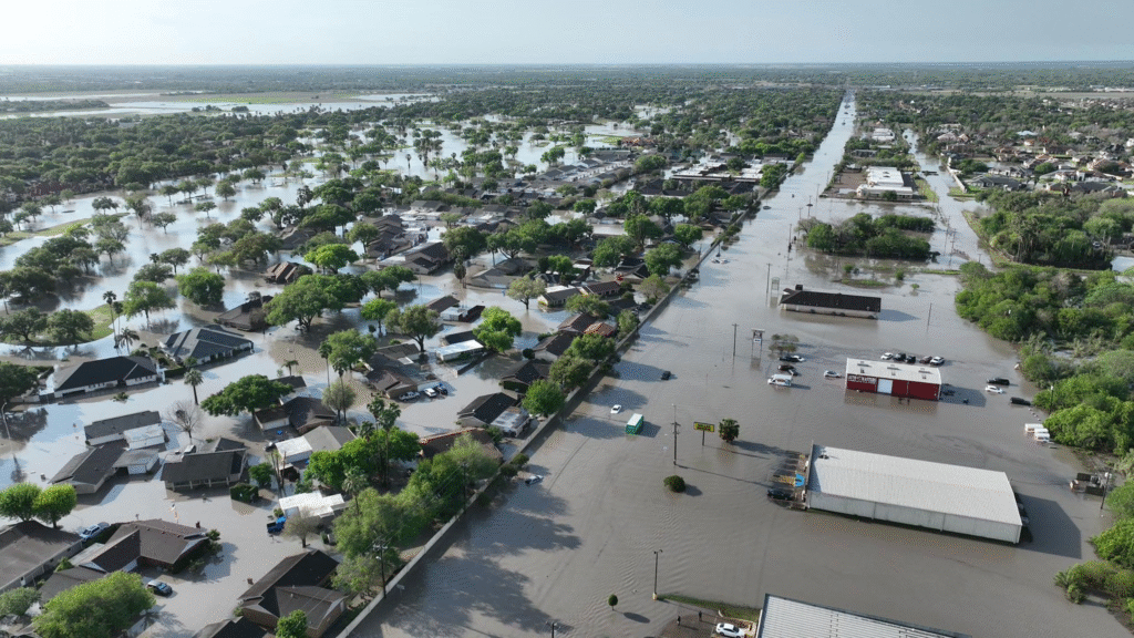 Imyuzure yatewe n’imvura nyinshi yateje urupfu no guhunga mu Ntara ya Texas