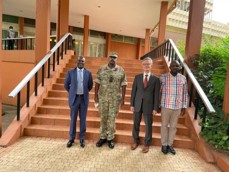Gen.M Kainerugaba yagaye indeshyo ya Ambasaderi woherejwe muri Uganda