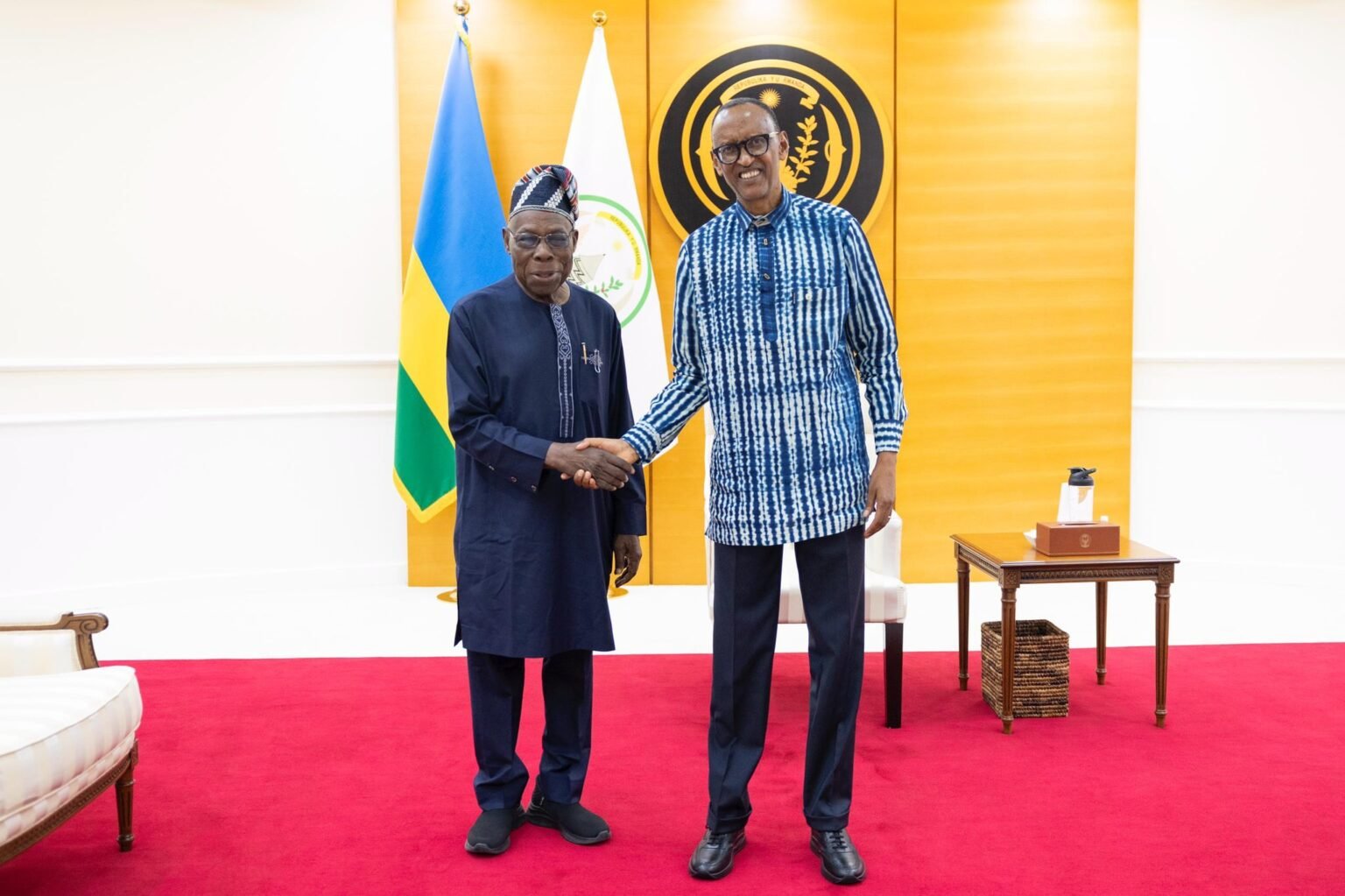 Perezida Paul KAGAME yaganiriye n’uwahoze ari Perezida wa Nigeria, Olusegun OBASANJO