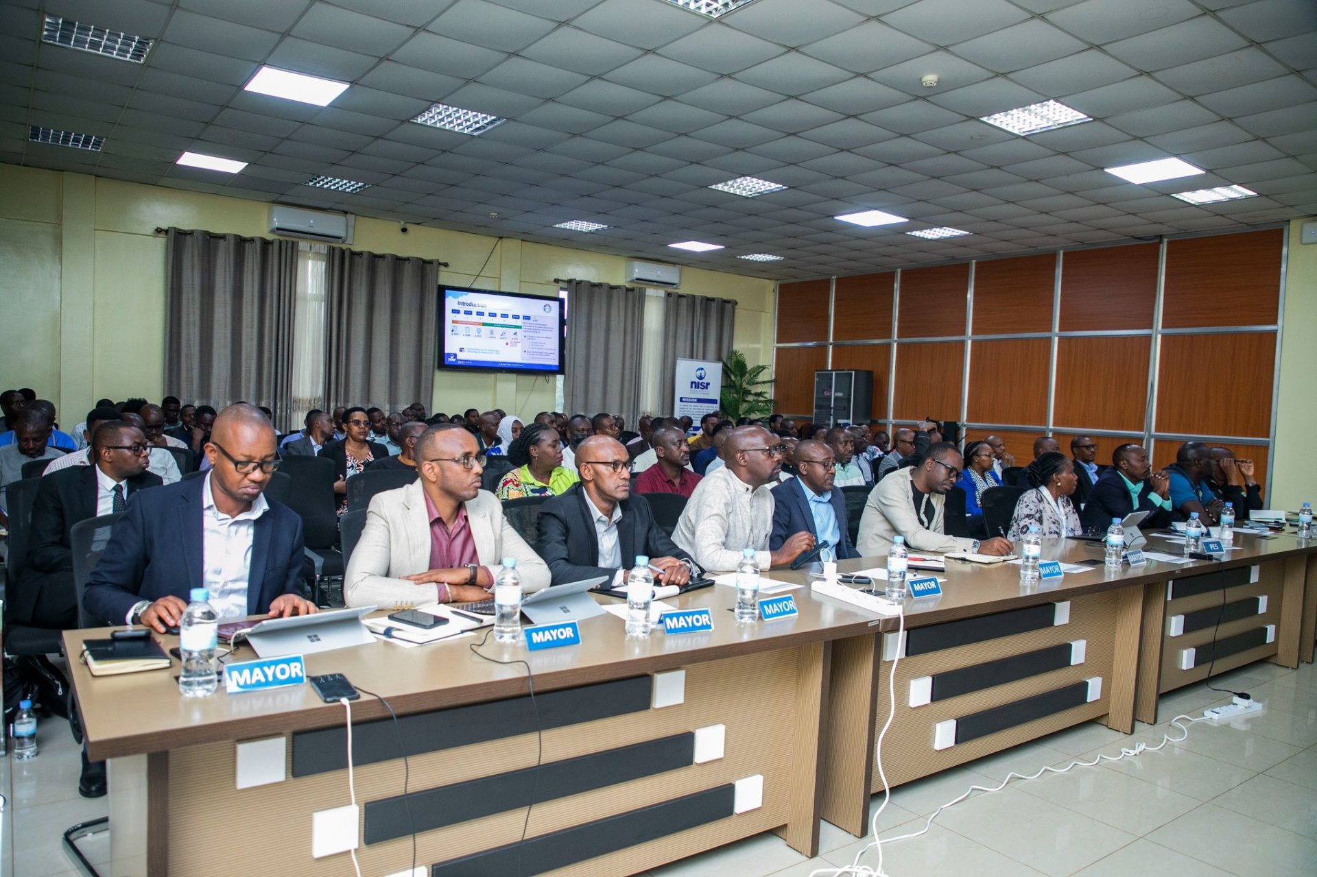 Bugesera: Inama nyunguranabitekerezo ku byavuye mu bushakashatsi ku mi bereho y’ingo ku rwego rw’intara.