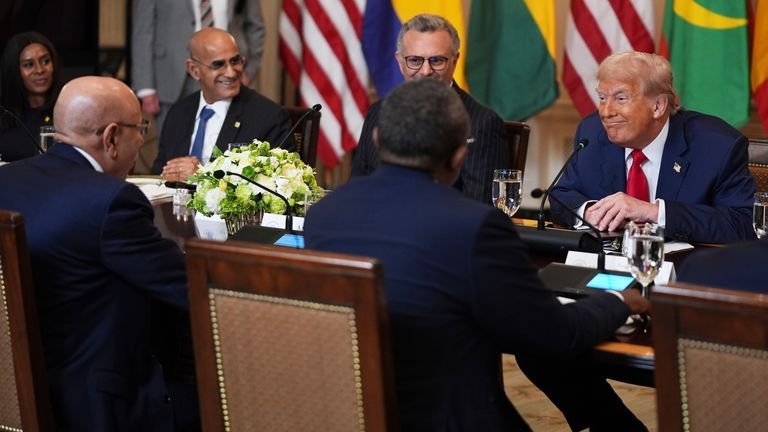 Trump yashimye Perezida wa Liberia kuvuga icyongereza neza bitera impaka ku mugabane wa Afrika