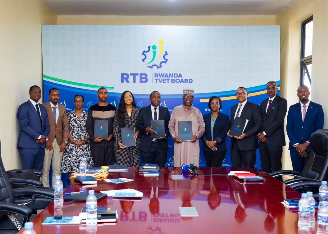 Ikigo cy'igihugu gishinzwe amashuri y'imyuga n'ubumenyingiro (RTB )cyasinyanye amasezerano y’ubufatanye n’amashyirahamwe ane y’abikorera.