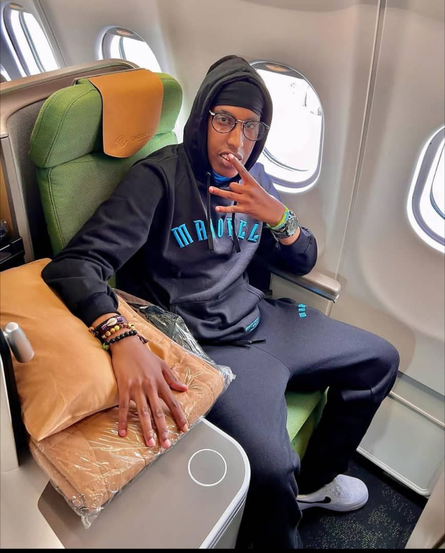 DJ DIZZO WITEGURAGA KWIBARUKA YASANZE UMWANA ATARI UWE.