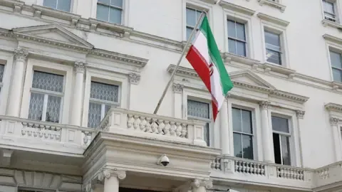 Ubwongereza mu kaga gaterwa n’igihugu cya Iran