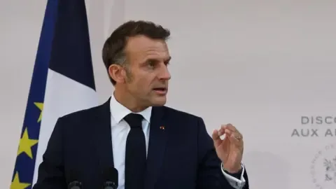 Macron avuga ko ubwisanzure bw’u Burayi buri mu kaga kadasanzwe kuva intambara ya Kabiri y’Isi irangiye