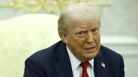 Trump yavuze ko ababaye ariko atarahagarika imikoranire na Putin